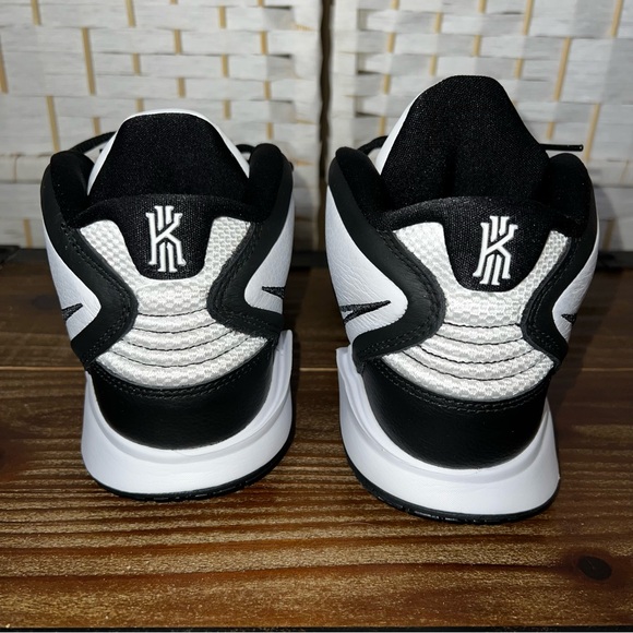 Kyrie Infinity TB 'White Black' 2022 Men’s 9 AMAZING CONDITION - Picture 4 of 11